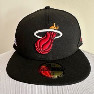 New Era Miami Heat Fitted Hat 59FIFTY Mens Size 7 1/8 NBA 2020 Playoffs Fan Gift